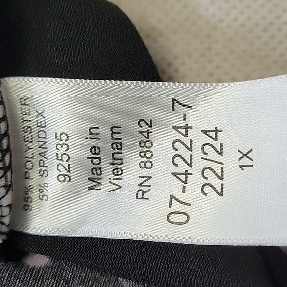 Woman Within Black Floral Stretchy Tunic With 3/4 Zip Sleeves Size 24 - Picture 10 of 12